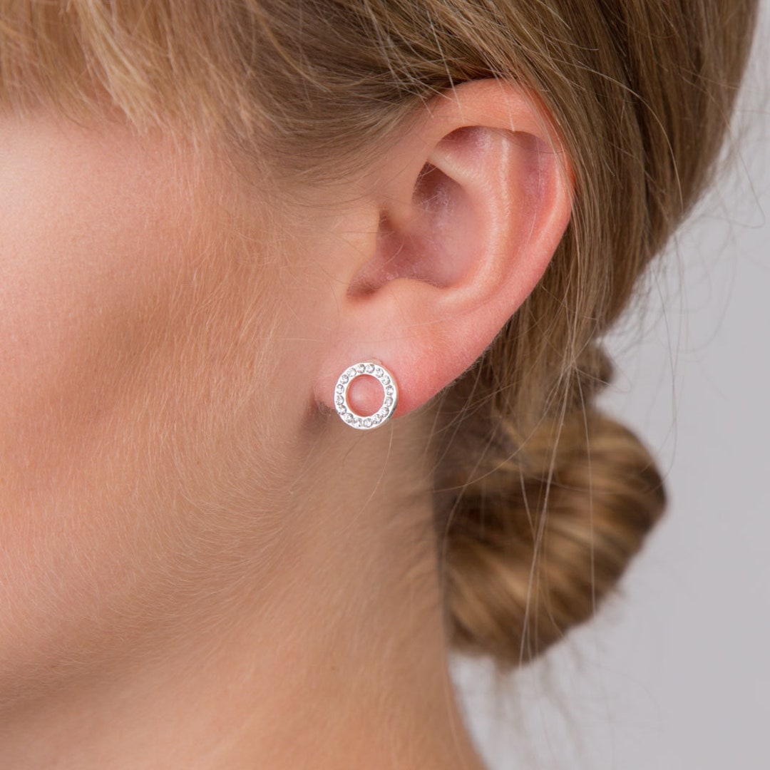 シルバーメッキクリスタルサークルスタッドピアス：ハローデザイン