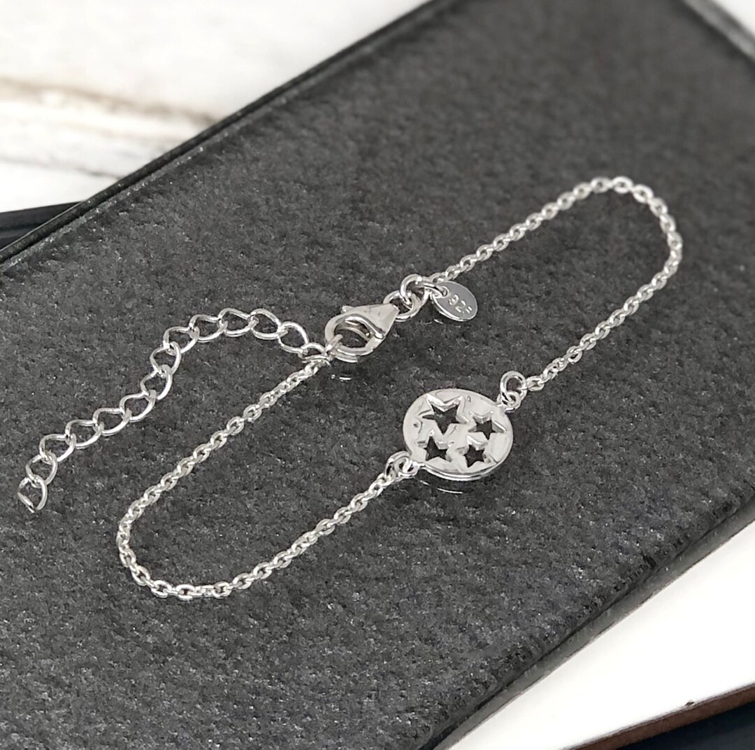 CUTOUT OPPOSING STAR BRACELET