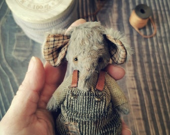 Artist Mini Elephant Pattern 9cm by Medveduska