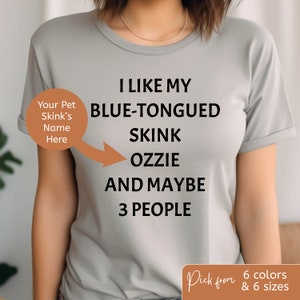 Personalized pet name shirt for blue-tongued skink lizard lover gift, Funny skink owner T-shirt, Vintage reptile expo tshirt