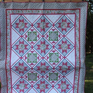 Handmade Quilt:  Star Pattern, Traditional, Rose, Mauve, Green, Country
