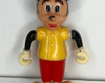 Peut inclure: Une figurine vintage en plastique de Mickey Mouse avec des oreilles noires, une chemise jaune, un pantalon rouge et des gants blancs.