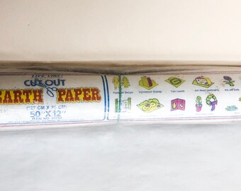 Peut inclure: Un rouleau de papier brun avec une étiquette blanche indiquant "Life Time Cut Out Earth & Paper" et les dimensions 50" x 12". L'étiquette montre également une variété de motifs découpés.