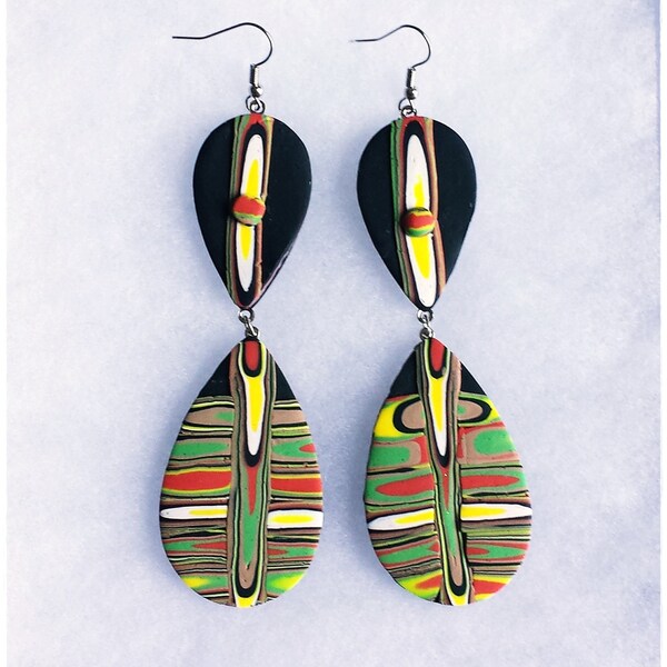 Negro, verde, amarillo y rojo cuelgan los pendientes, pendientes africana, pendientes de lágrima, pendientes de declaración, plumero de hombro