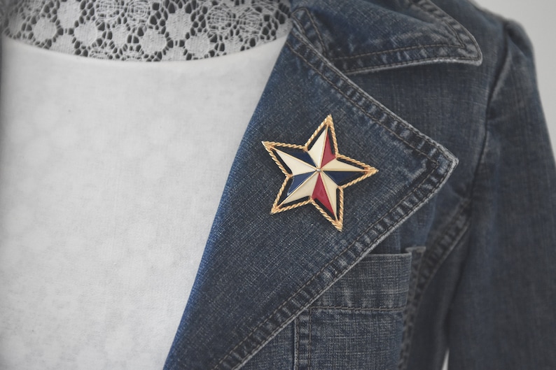 Vintage Enamel Brooch 1980/'s White and Blue Patriotic Red STAR Brooch