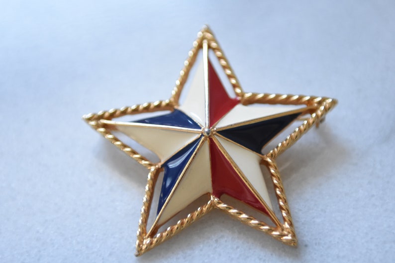 Vintage Enamel Brooch 1980/'s White and Blue Patriotic Red STAR Brooch