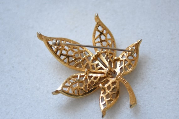 Vintage Gold Leaf Brooch, Filigree Metal, 5 Leave… - image 3