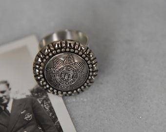 Anillo de botón vintage reutilizado: anillo ajustable con baño de plata