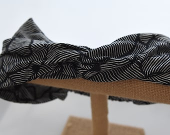 Verdrehtes Knoten Turban Stirnband: Seidig Strick Schwarz und Weiß Grafik Print