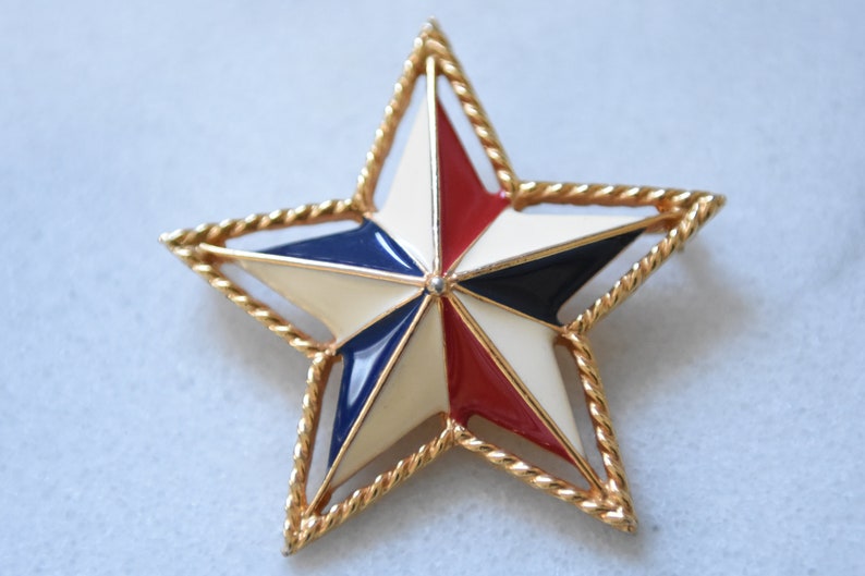 Vintage Enamel Brooch 1980/'s White and Blue Patriotic Red STAR Brooch