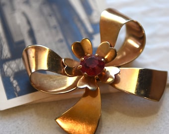 Gold Vintage Brooch, Gold Bow with Red Stone, Vintage Brooch, Holiday Glamour