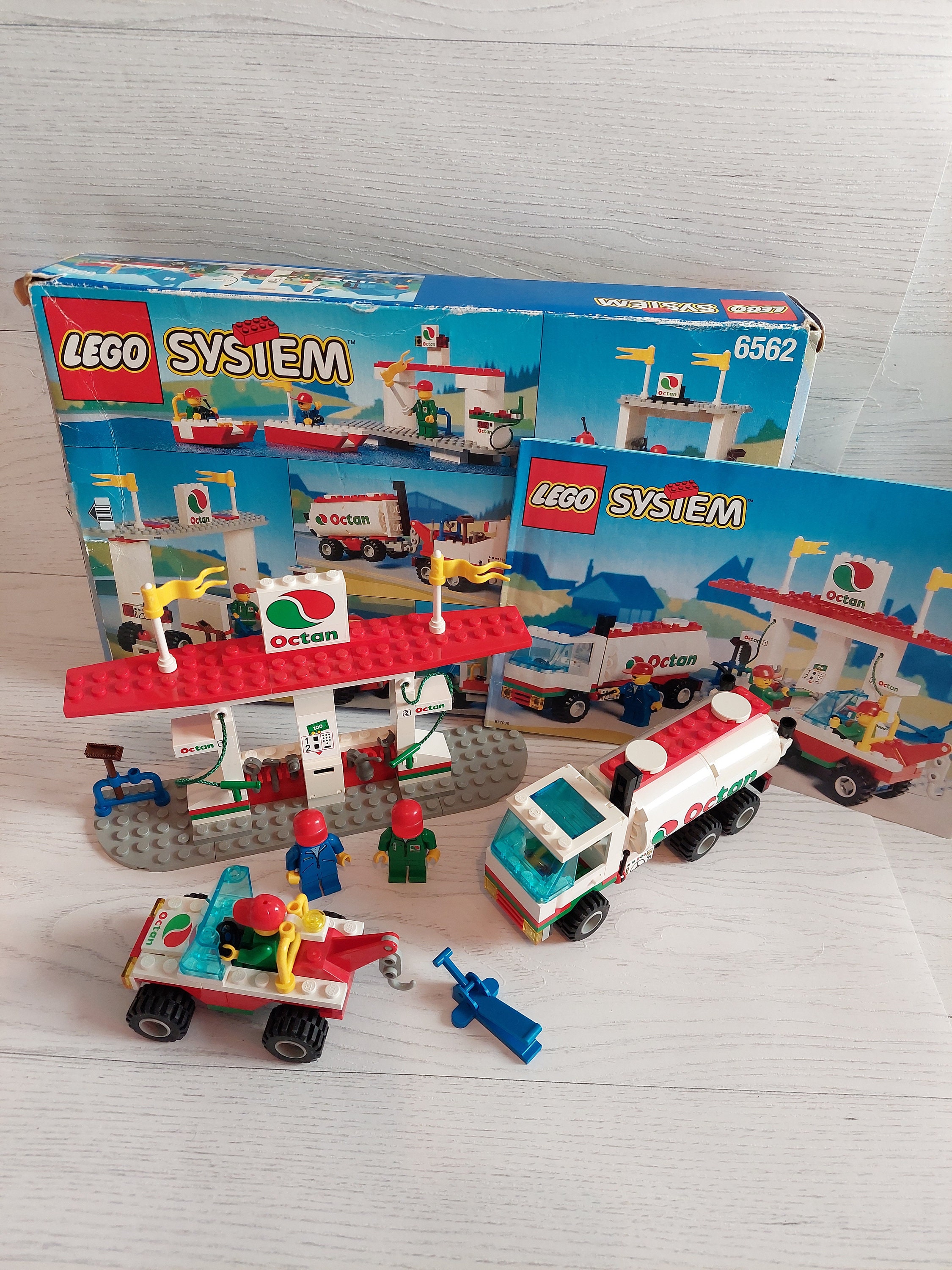 【廃盤品】EAT&RUN グッズセット Vintage Lego System Octan Gas Stop/petrol Station Set 6562. 1995