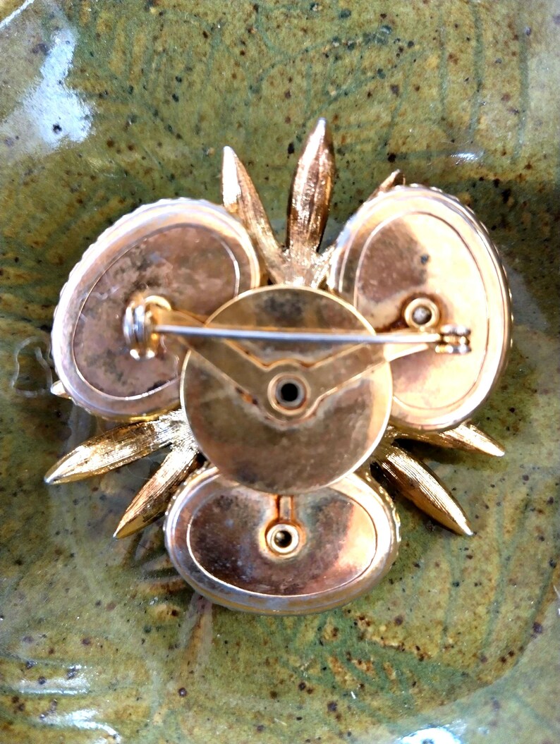 Gorgeous Purple Cabachon Vintage SELRO SELINI Brooch, unsigned Lucite Floral layered Revited Mid-Century image 2