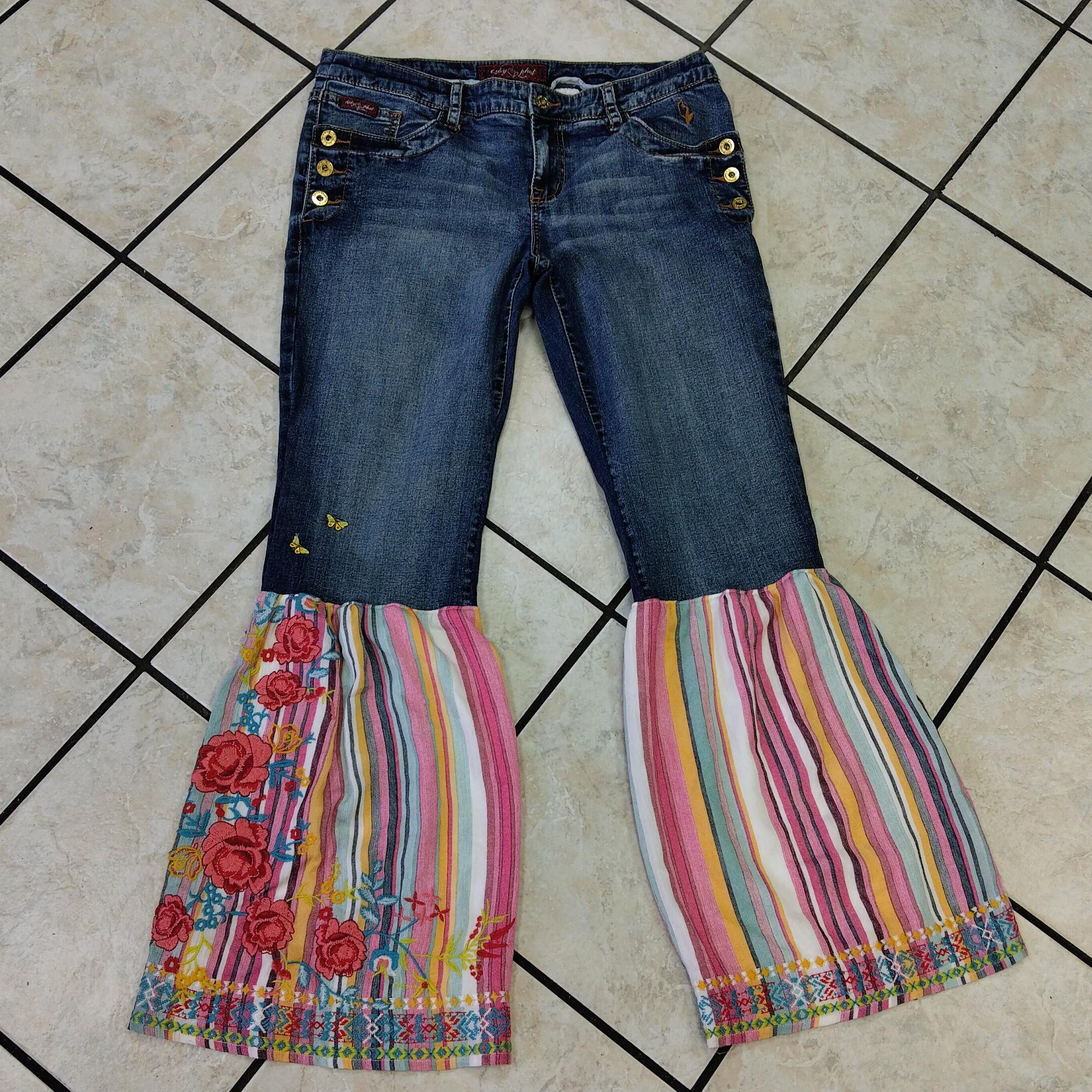 Bell Bottom Jeans With Embroidery - Main Image