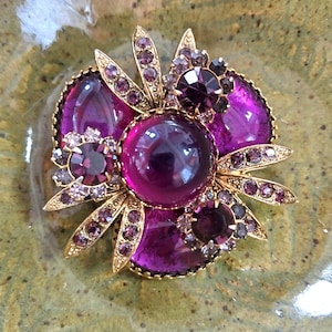 Gorgeous Purple Cabachon Vintage SELRO SELINI Brooch, unsigned Lucite Floral layered Revited Mid-Century image 1