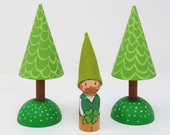 Lucky Gnome Papa, St Patricks Day Gnome, 4 leaf clover gnomes, birthday ring, leprechaun gnome, clover gnome, gnome toy, peg doll gnome,