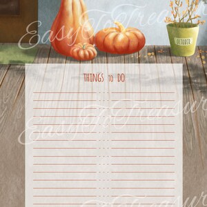Op de afbeelding: Een printbare to-do-lijst met een herfstthema. De achtergrond is een houten veranda met pompoenen en een potplant met het woord "Oktober" op de pot.