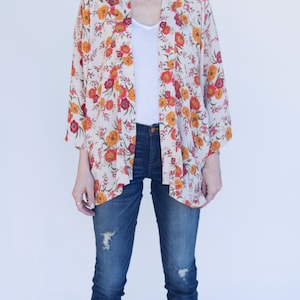 Kimono with pockets flower pattern, Floral open wrap Kimono jacket, Lightweight Kimono open jacket, Short floral kimono robe with pockets