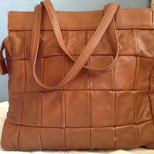 Bag vintage, patchwork of brown leather, wearing hand or elbow.