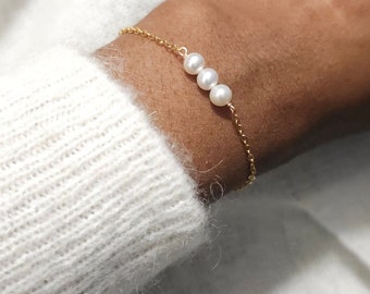 Three-pearl bracelet for the bride, wedding jewelry, cultured pearl bracelet, bridal jewelry, bridesmaid bracelet