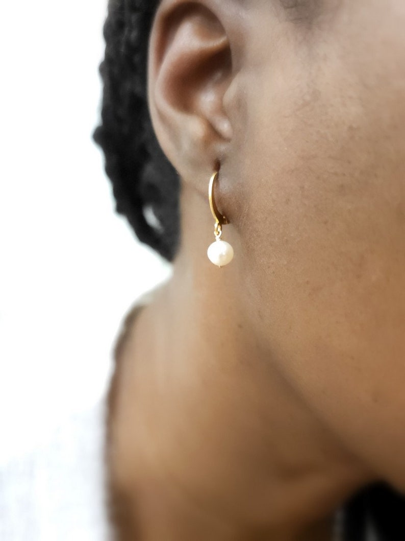 Créoles sleepers earrings, Solitary pearl wedding earrings, wedding earrings, wedding jewelry, pearl bridal earrings freshwater jew image 3