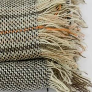 Tweed Tartan Wickelschal, Kariert mit erdigen braunen Streifen, gestrickte Stola, Cover Up, Winter langer Quaste Wollschal für Frauen