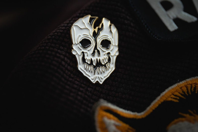 Skull Pin