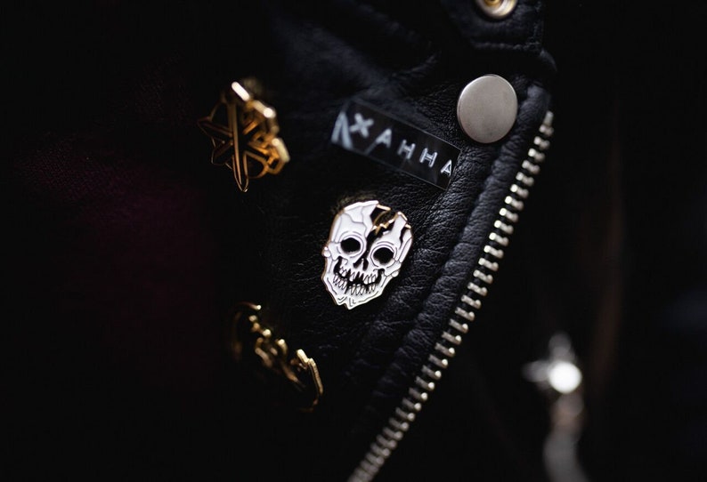 Skull Pin