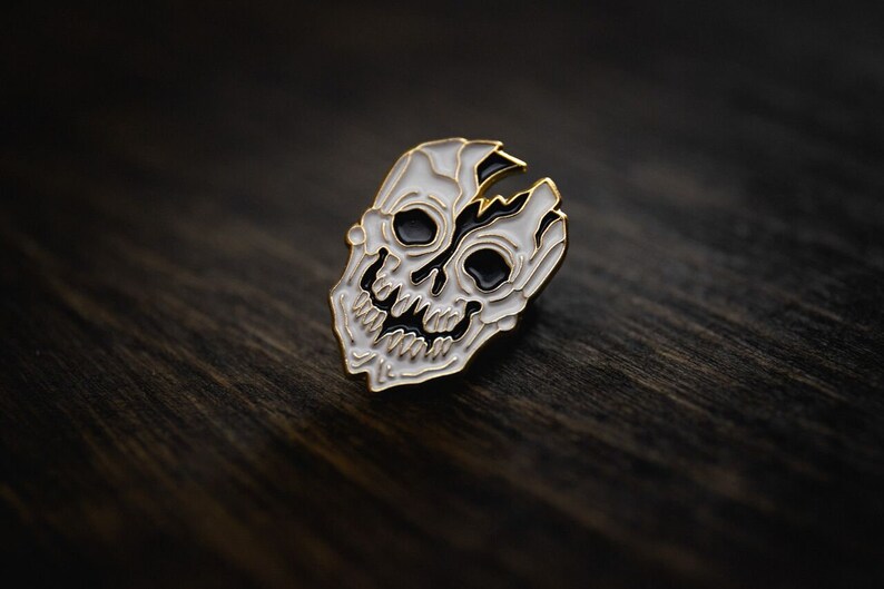 Skull Pin