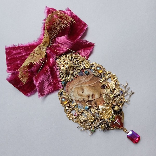 Broche baroque "Amoureuse de Botticelli" dans le goût des icônes orthodoxes