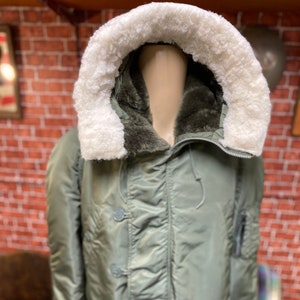 Alpha Industries Extreme Cold weather green parka type N-3B size medium made in Usa.