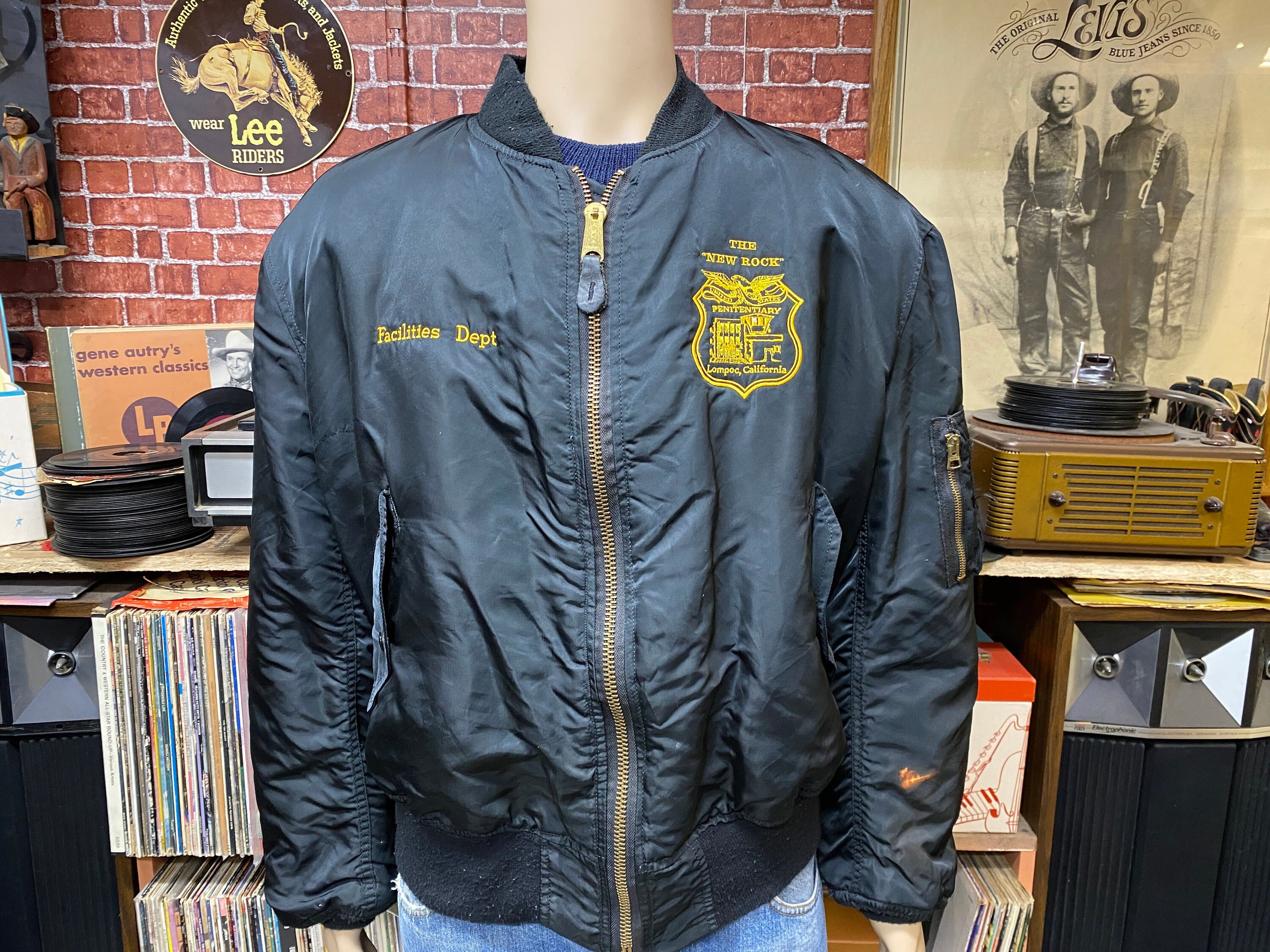 赤字超特価2023】 ALPHA INDUSTRIES ALPHA × LEE MA-1の通販 by ♡ ♡ ♡|アルファインダストリーズならラクマ