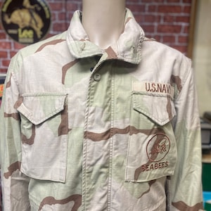 90&#39;s U.S. Navy Seabees cold weather coat desert camouflage fatigue utility combat jacket size medium regular.