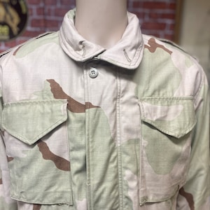 90's NOS M-65 cold weather coat desert camouflage fatigue utility combat jacket size small regular.