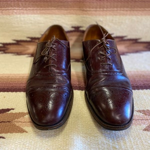 Loake Bros. Shoemaker Oxfords brogues shoes burgundy lace up leather UK size 8 1/2 EE made in England. image 4