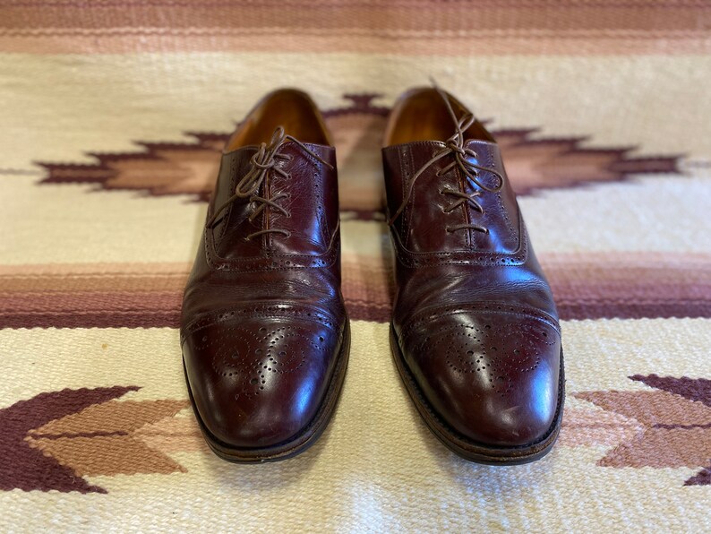 Loake Bros. Shoemaker Oxfords brogues shoes burgundy lace up leather UK size 8 1/2 EE made in England. image 4