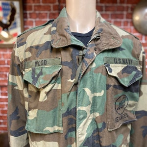 90&#39;s U.S. Navy M-65 field cold weather jacket camouflage fatigue utility combat size medium regular.