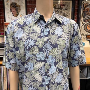 Cooke Street Honolulu Hawaiian men&#39;s button down shirt floral print size XL.