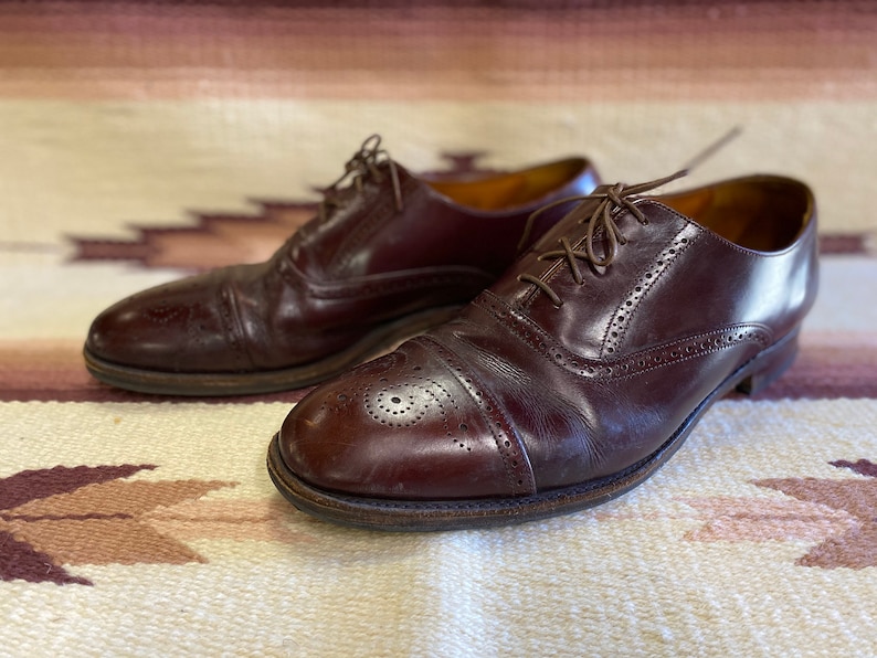 Loake Bros. Shoemaker Oxfords brogues shoes burgundy lace up leather UK size 8 1/2 EE made in England. image 1