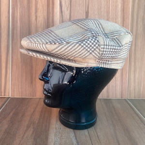 Vtg Prince Wales wool ivy cap flat plaid hat size 7 1/4.