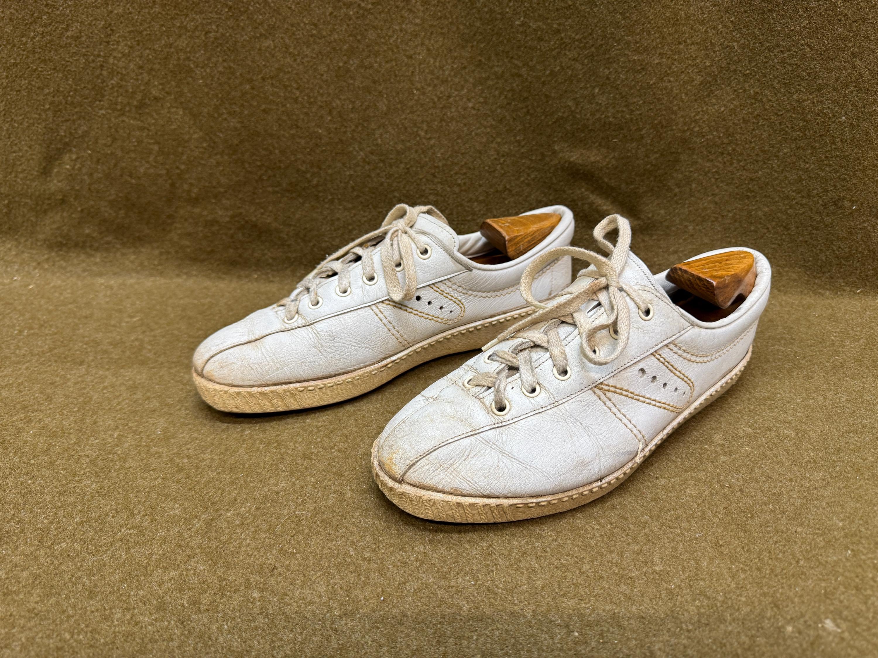 ヴィンテージ 活版印刷用版 The Taylor-Made Shoe ビンテージ 70's Tretorn White Tennis Sneakers US Men's Size 9 Made in Sweden