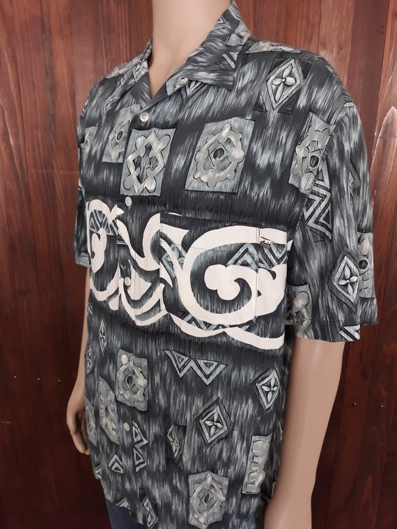 Vintage men's gray tribal hawaiian shirt, size la… - image 2