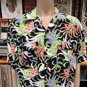 Reyn Spooner Hawaiian men&#39;s Pineapple print 100% rayon shirt size Large made in U.S.A.