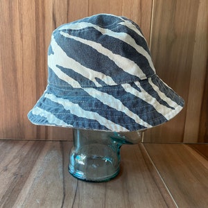 Reversible Zebra Flowers bucket hat fashion streetwear beach size 7 3/8.