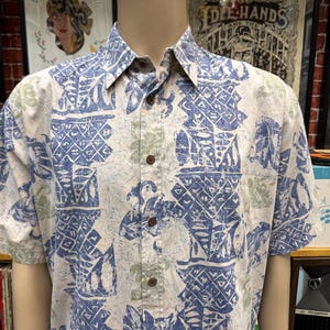 Cooke Street Honolulu Hawaiian men&#39;s button down shirt floral print size Large.