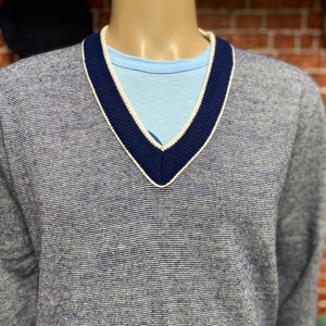 Jantzen V neck fashion blue sweater size medium made in Usa.