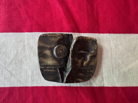 Vtg 1976 Levi Strauss unbutton brass belt buckle.