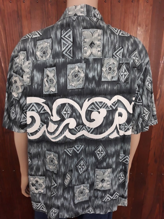 Vintage men's gray tribal hawaiian shirt, size la… - image 3