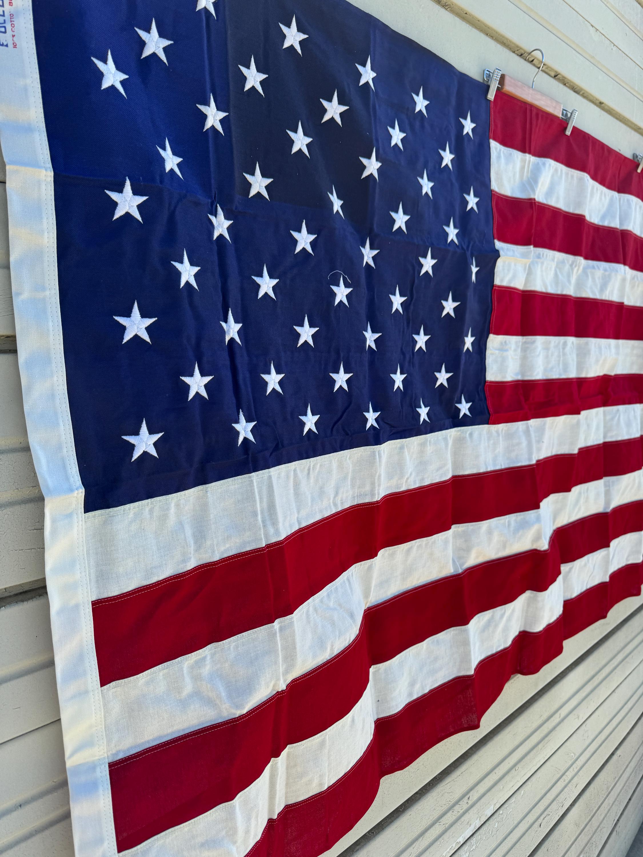 Vintage 1972 U.S. Flag 50 Stars Dettra Bull Dog Cotton