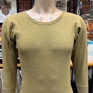 60&#39;s Military winter green thermal long sleeve t-shirt size medium made in U.S.A.